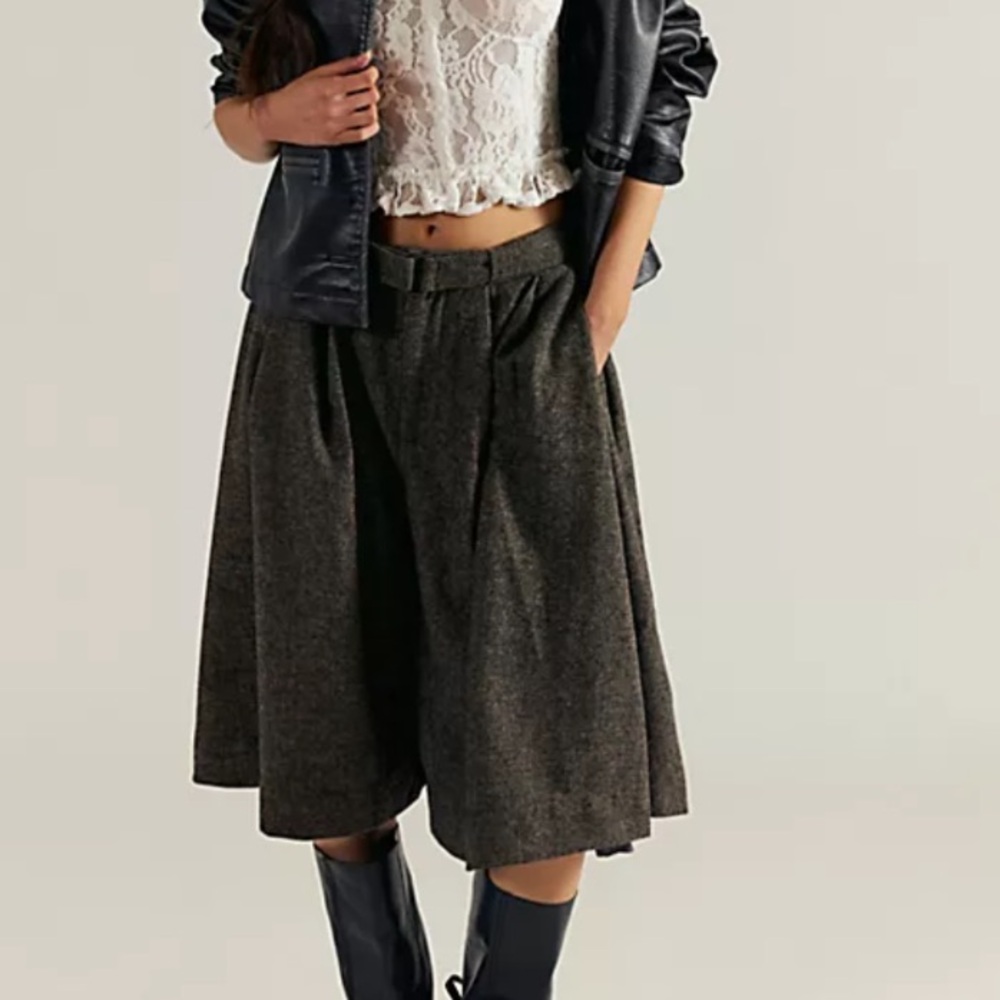 Banded Tulip Cropped Trousers
NWT
COLOR - Brown
Free People
